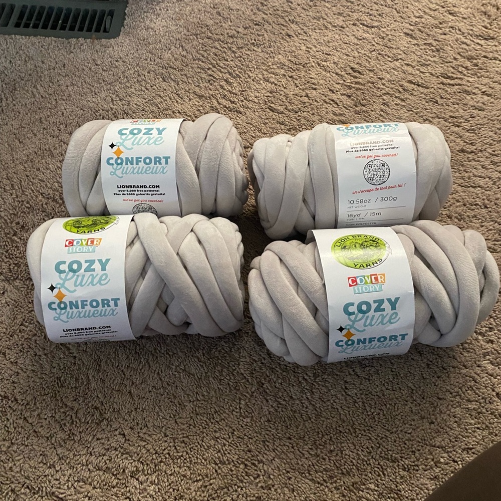 Gray Chunky Knit Yarn